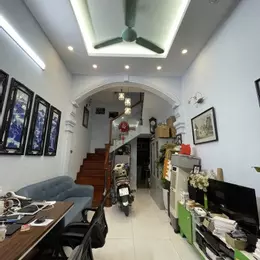 Bán nhà phố Văn Cao, Ba Đình, gần ô tô, khu vực dân trí cao, yên tĩnh, 32m, 5 tầng, 8 tỷ