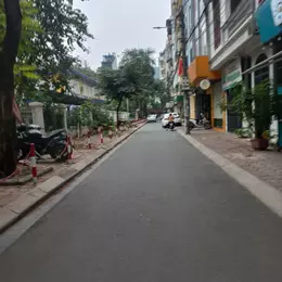 Cho thuê nhà phân lô phố Đỗ Quang giá 28 tr/tháng