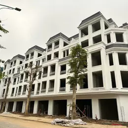 BÁN BIỆT THỰ CỔ BI DT 98M2 NGAY CẠNH TRƯỜNG HỌC CÓ Ô CHỜ THANG MÁY DÂN CƯ ĐÔNG ĐÚC NHỈNH 17 TỶ