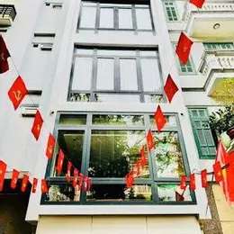 Bán nhà phố Nguyễn Khánh Toàn, Cầu Giấy, 6 tầng thang máy, ô tô vào nhà, 40m, 12.3 tỷ.