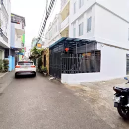 BÁN NHÀ 3,5 TẦNG TRUNG LỰC, HẢI AN  LÔ GÓC 2 MẶT NGÕ  Ô TÔ VÀO CỬA
