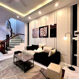 NGUYỄN VĂN LINH – LONG BIÊN  30m² – 5 TẦNG – Ô TÔ QUA NHÀ