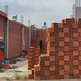 Còn 4 nền trong khu nhà phố đang xây dựng đồng bộ 126m ngang 5m, 4 tầng đường nhựa
