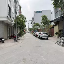 Cần bán 50m2 đất TT1 TĐC Ngọc Thụy. Đường rộng 13m, ngay gần hồ điều hòa và công viên