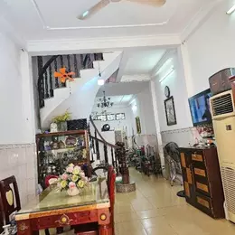 Nhà đẹp ngay trường Võ Văn Kiệt P13Q8 P.Phú Định