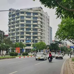 nhà lô góc mặt phố Long Biên, 75m x 5 tầng, MT 19m, gần bệnh viện Tâm Anh