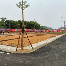 CHÁY HÀNG KHU ĐẤT CẠNH TRƯỜNG ĐH VÀ QUỐC LỘ 80M