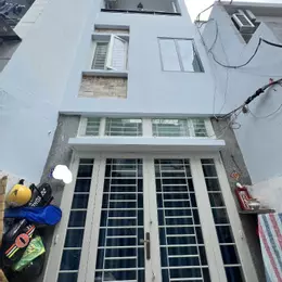 QUẬN 1 - 30 M2  - SÁT HẺM XE HƠI - GẦN MẶT TIỀN - 4 TẦNG BTCT - KO QH - 5.5 TỶ.