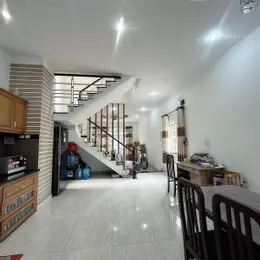 NHÀ 3 TẦNG BTCT – Ô TÔ NGỦ TRONG NHÀ – NGAY TRƯỜNG CHINH