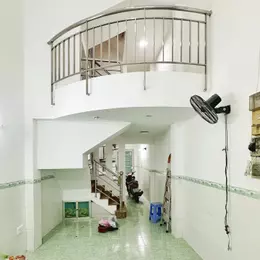 Cho thuê nhà nguyên căn 8/3 Co Giang , Q1 ( miễn trung gian )