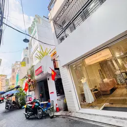 CHÍNH CHỦ 1 ĐỜI BÁN NHÀ 2 TẦNG- CĂN GÓC 3 MẶT TIỀN HXH Đ.LÊ THỊ RIÊNG, QUẬN 1- DT 73M2 SH VUÔNG