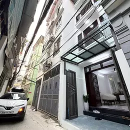 HÀNG HIÊM NGOC THỤY NGÕ THÔNG Ô TÔ .Ô TÔ ĐỖ CƯA  FULL NỘI THẤT