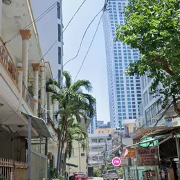 Bán đất khu phố tây quân trấn đường Hùng Vương - Nha Trang , cách biển 300m
Dt : 226m2 ngang 7,3m