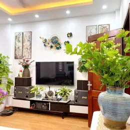 Hàng Hót Vũ Đức Thận - Long Biên. Diện tích : 32m2 * 5 tầng. MT : 4 M. Lô góc.