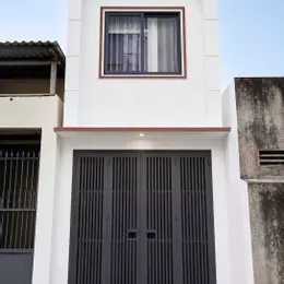EM ĐANG CÓ CĂN NHÀ MỚI 2 TẦNG KHU BÀN CỜ TTTP HẺM MẠC ĐĨNH CHI - PHƯƠNG NHA TRANG