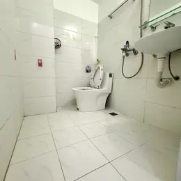 ► TÔI CHÍNH CHỦ BÁN NHÀ : Nghĩa Đô(  gần Hồ Tây).Giữa chợ Bái Ân. Ô tô đỗ cổng