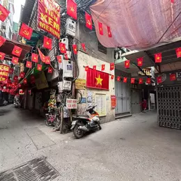 3.9  TỶ - HÀNG NHỎ HIẾM CÓ KHÓ TÌM-SỔ ĐỎ HOA HẬU , MẶT TIỀN 4M- CHỈ 2NGOẶT RA MẶT PHỐ TÔN ĐỨC