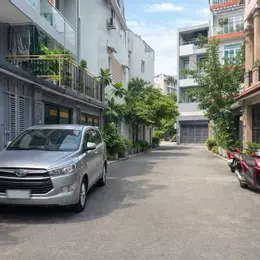 Chị chủ sắp xuất cảnh. Cần nhượng lại căn nhà 5 Tầng đúc - 55m2 Ngang 5m7 - Hẻm xe hơi tránh -