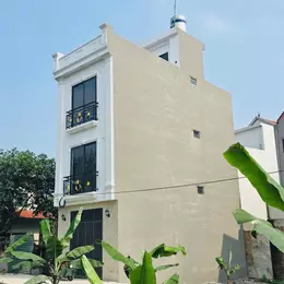 CC CẦN BÁN CĂN NHÀ 3 TẦNG 1 TUM CÁCH ĐƯỜNG 32 VÀI TRĂM MÉT.
