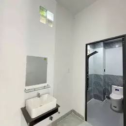 NHÀ LẦU HIỆN ĐẠI NGAY NGÃ TƯ PHƯỜNG TÂN TRIỀU