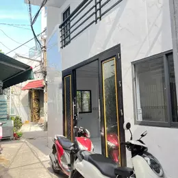 Nhà góc,mới 2 tầng hẻm thông đường Hưng Phú P10Q8. Giá 3.39 tỷ