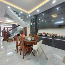 Bán nhà mặt phố đường số 13, Long Bình, Thủ Đức, TP HCM. DT 105m2, 4 tầng. Giá 7,5 tỷ