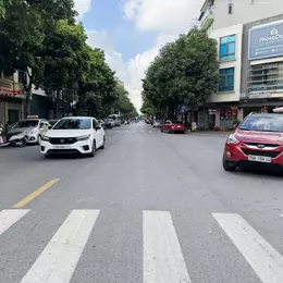Cần bán căn góc nhà mặt phố Phạm Khắc Quảng: 59m2, từ tầng 2 lên 74m2, 3 mặt xung quanh là vườn hoa