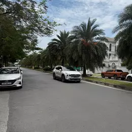 BÁN ĐẤT MẶT PHỐ VIỆT HƯNG 52M2- LÔ GÓC- VỈA HÈ RỘNG- 16.x Tỷ