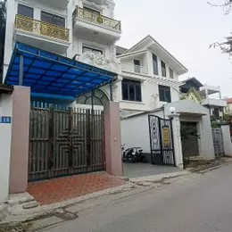 Sẵn căn nhà để không Lâm Du Long Biên 10 tỷ 60m ngõ ô tô