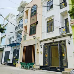 Mặt tiền Bùi Minh Trực ngang 5m công viên 4 tầng Mới ở ngay- 0931172218