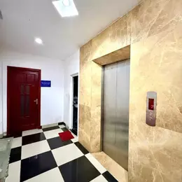 TOÀ VĂN PHÒNG MẶT PHỐ TRUNG KÍNH - CẦU GIẤY 135M² - 7 TẦNG THANG MÁY - 2 MẶT TIỀN - KINH DOANH