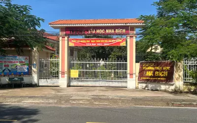 Anh chị nhà càn bán gấp mấy lô xác trường học Nha Kích giá 990 triệu còn thương lượng