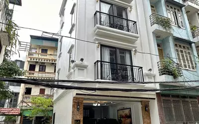 Cho thuê nhà mặt phố Hạ Hồi, Tân Lập. Mặt đường rộng kinh doanh tốt, Ôtô vào. Nhà ở ngay