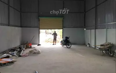 Cho thuê kho xưởng mặt tiền QL22, xe cont vào trong xưởng, có khu VP, máy lạnh, điện 3fa