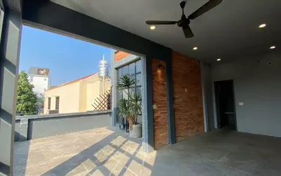 CHO THUÊ MẶT BẰNG SÂN THƯỢNG TẦNG 1 CỰC CHILL – KHÁC BIỆT NGAY TRUNG TÂM HÓC MÔN