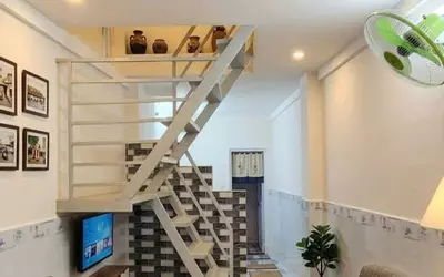 Nhà Hiếm - Quận 5 - 3PN, 4 WC - Hơn 2 tỷ - Cách chợ Hòa Bình 100m