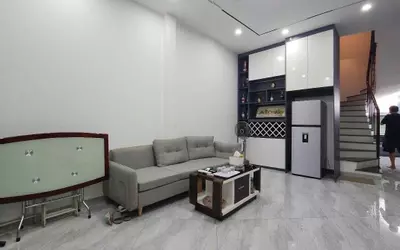 Bán nhà giải phóng 5 tầng long lanh ở ngay 80M ra phố hoàng mai
