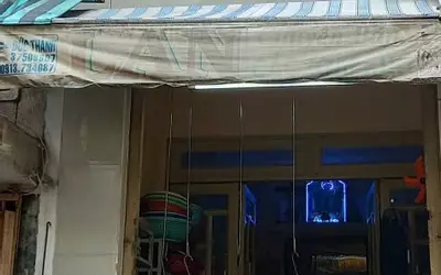 BÁN GẤP NHÀ MẶT TIỀN NGAY CHỢ XÓM CHIẾU – VỊ TRÍ VÀNG KINH DOANH