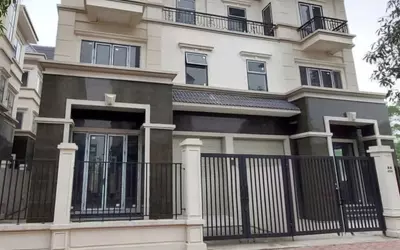 Tôi cho thuê nhà MỚI, Lê Văn Lương, Khuất Duy Tiến, 221m2x 3T -42 tr