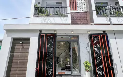 BÁN GẤP NHÀ PHỐ BÌNH DƯƠNG - SÂN ÔTÔ DT 120M2 CHỈ 2TỶ