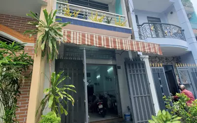 Bán gấp nhà Mặt Tiền hẻm 131 Kinh Dương Vương Q6