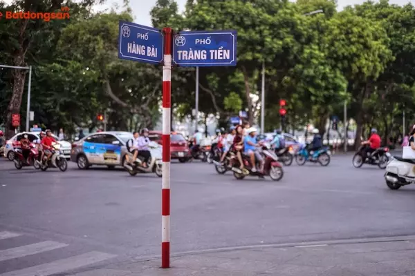 Phố Hàng Bài: Vị Trí, Giao Thông Và Bất Động Sản Xung Quanh