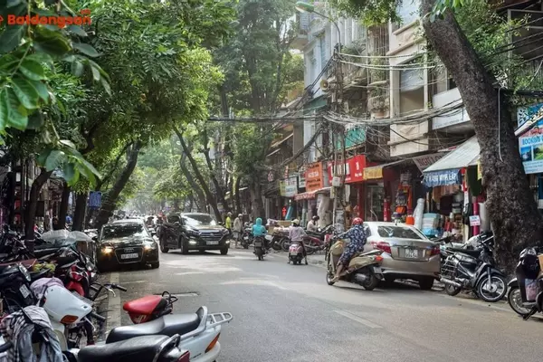 Phố Hàng Chiếu: Vị Trí, Giao Thông Và Bất Động Sản Xung Quanh