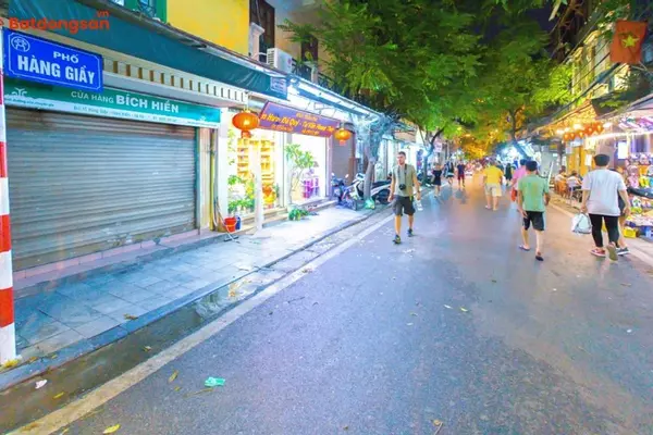 Phố Hàng Giầy: Vị Trí, Giao Thông Và Bất Động Sản Xung Quanh
