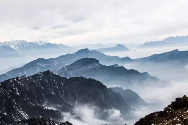 Ý nghĩa của đá và đồi núi trong phong thuỷ