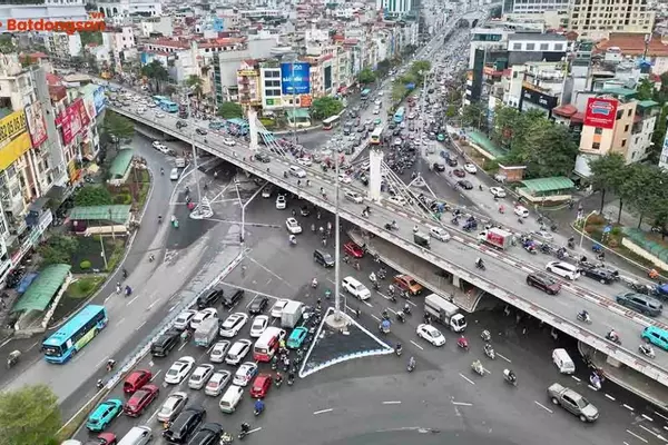 Khám Phá Ngã Tư Cầu Giấy: Vị Trí, Giao Thông Và Bất Động Sản Xung Quanh