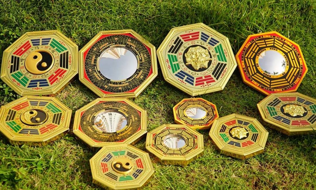 huong-dan-cach-treo-guong-bat-quai-loi-de-hoa-giai-dieu-xau