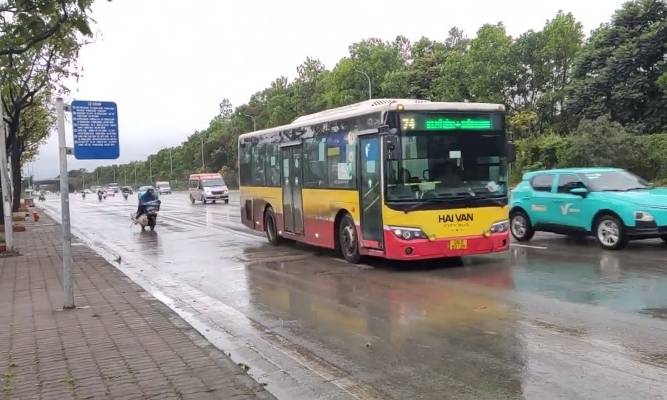 nga-tu-luc-quan-xe-bus