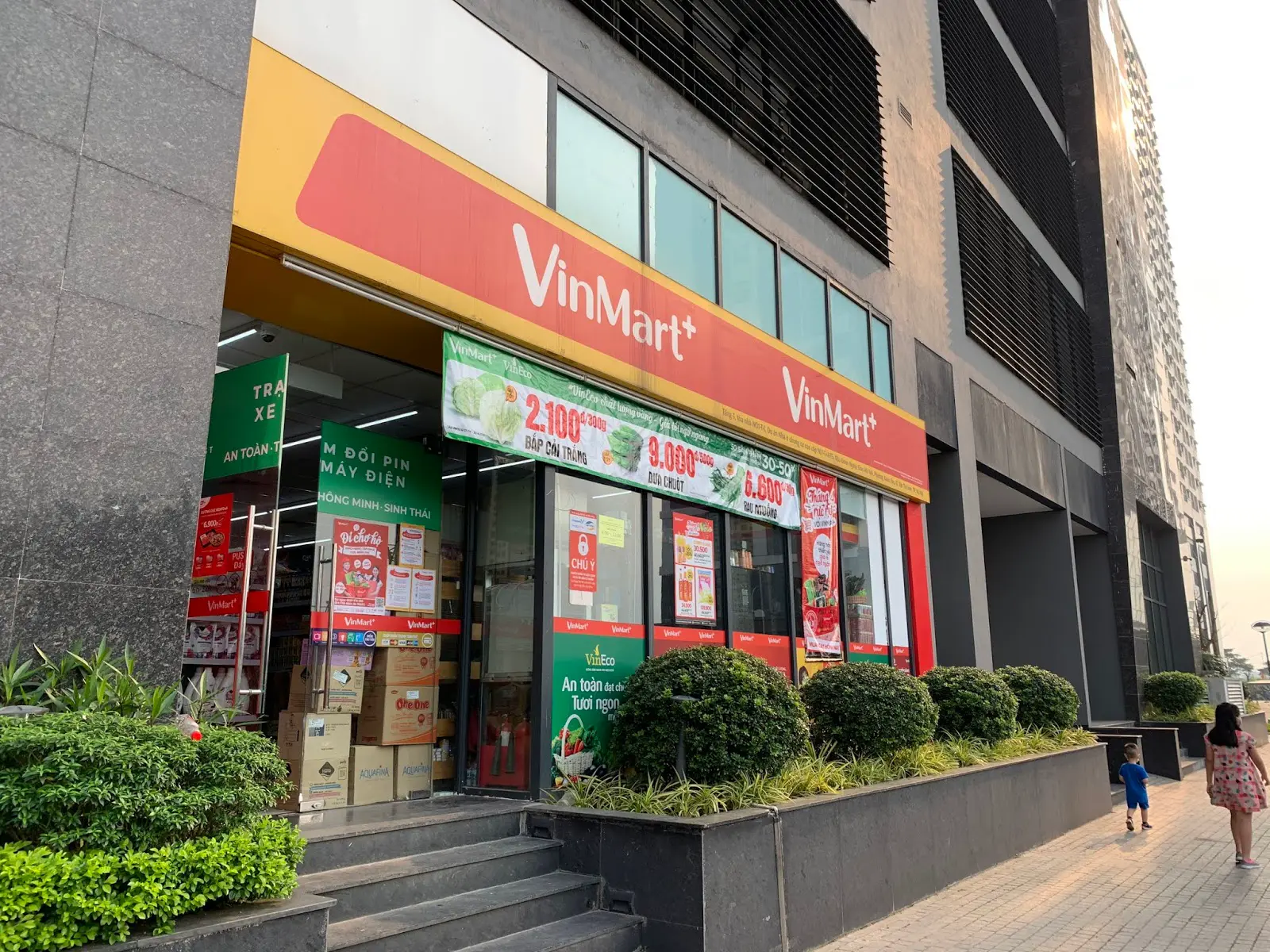 cho thuê shophouse embassy garden 